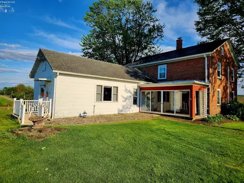 Exterior - 7603 Darrow Rd, Huron, OH 44839 photo 16 of 33