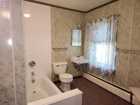 Bath - 7603 Darrow Rd, Huron, OH 44839 photo 4 of 6