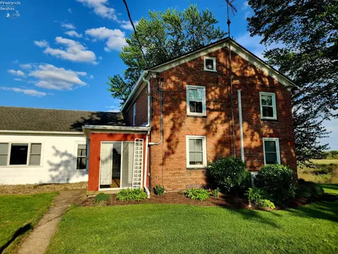 Exterior - 7603 Darrow Rd, Huron, OH 44839 photo 11 of 33