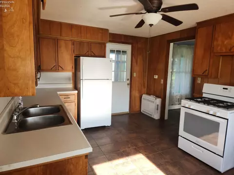 Kitchen - 7603 Darrow Rd, Huron, OH 44839 photo 4 of 6
