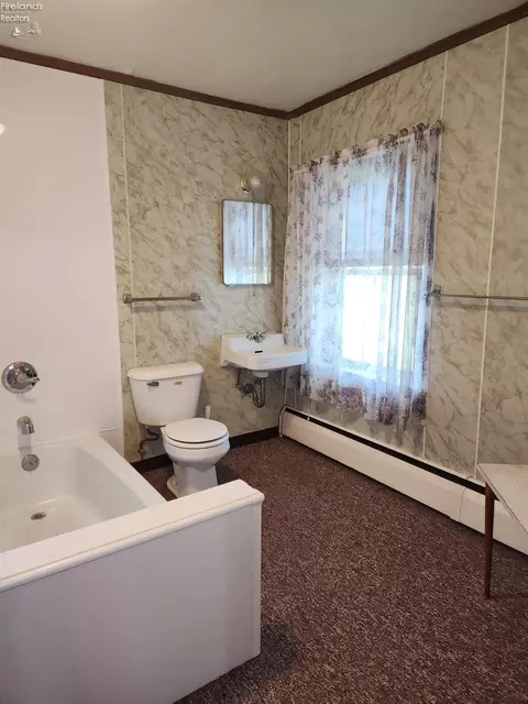 Bath - 7603 Darrow Rd, Huron, OH 44839 photo 6 of 6