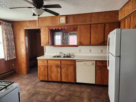 Kitchen - 7603 Darrow Rd, Huron, OH 44839 photo 6 of 6