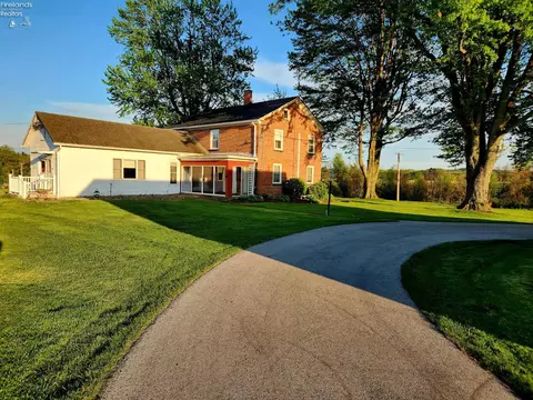 Exterior - 7603 Darrow Rd, Huron, OH 44839 photo 13 of 33