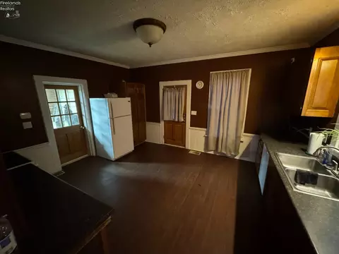 Kitchen - 4850 Bullhead Rd, Willard, OH 44890 photo 2 of 2