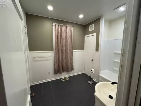 Bath - 4850 Bullhead Rd, Willard, OH 44890 photo 1 of 2
