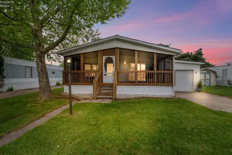 1805 Briarcrest Dr, Port Clinton, OH 43452