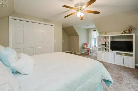 Bedroom - 9208 River Rd, Huron, OH 44839 photo 9 of 10
