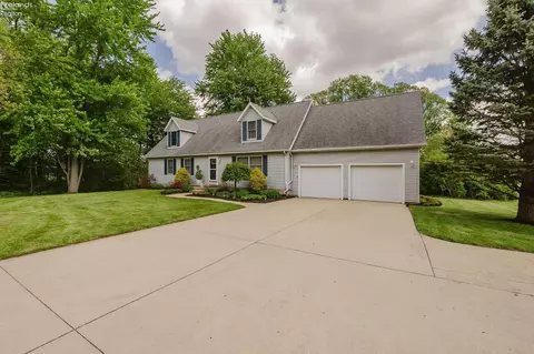 Exterior - 9208 River Rd, Huron, OH 44839 photo 3 of 12