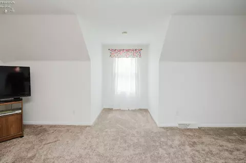 Bedroom - 9208 River Rd, Huron, OH 44839 photo 10 of 10