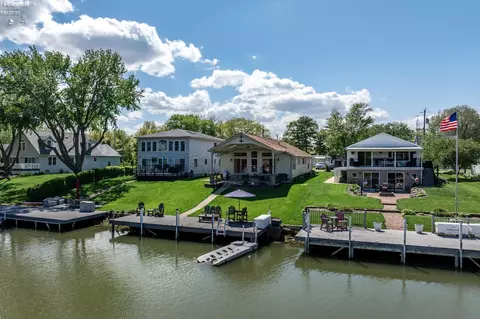1385 N Mccloy Ave, Port Clinton, OH 43452
