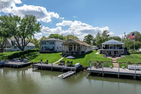 1385 N Mccloy Ave, Port Clinton, OH 43452