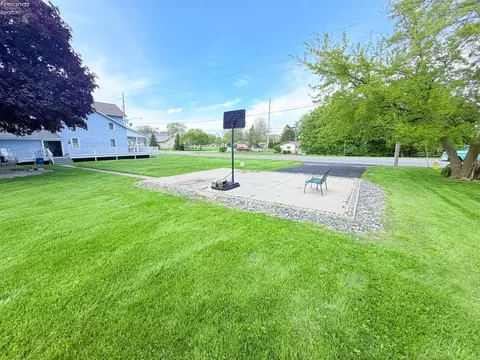 Exterior - 410 E Main St, Marblehead, OH 43440 photo 11 of 21