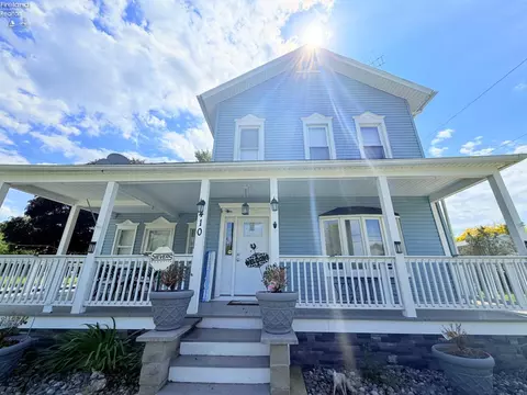 Exterior - 410 E Main St, Marblehead, OH 43440 photo 5 of 20