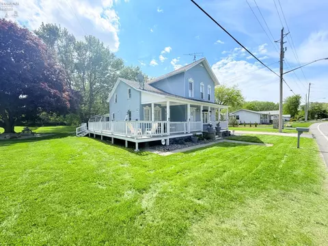 Exterior - 410 E Main St, Marblehead, OH 43440 photo 6 of 21