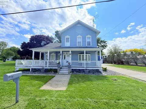 Exterior - 410 E Main St, Marblehead, OH 43440 photo 2 of 21