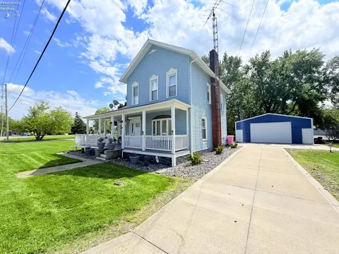 Exterior - 410 E Main St, Marblehead, OH 43440 photo 2 of 20