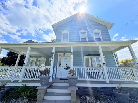 Exterior - 410 E Main St, Marblehead, OH 43440 photo 5 of 21