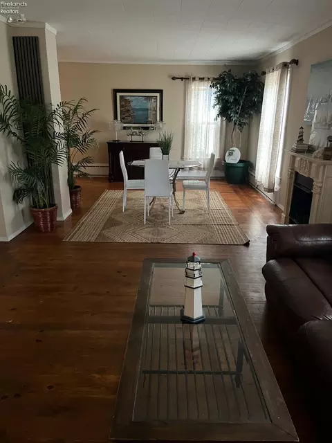 Dining - 410 E Main St, Marblehead, OH 43440 photo 2 of 3