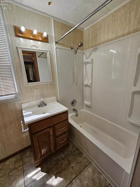 Bath - 201 Brinker St, Bellevue, OH 44811 photo 1 of 2