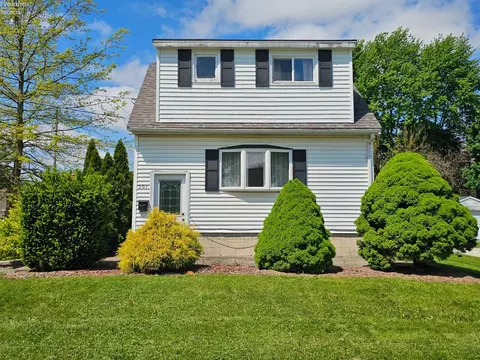 Exterior - 201 Brinker St, Bellevue, OH 44811 photo 2 of 7