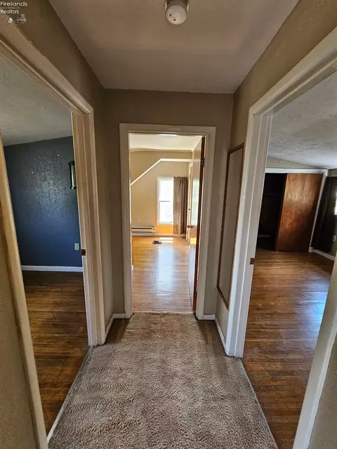 Entry Way - 201 Brinker St, Bellevue, OH 44811 photo 2 of 3
