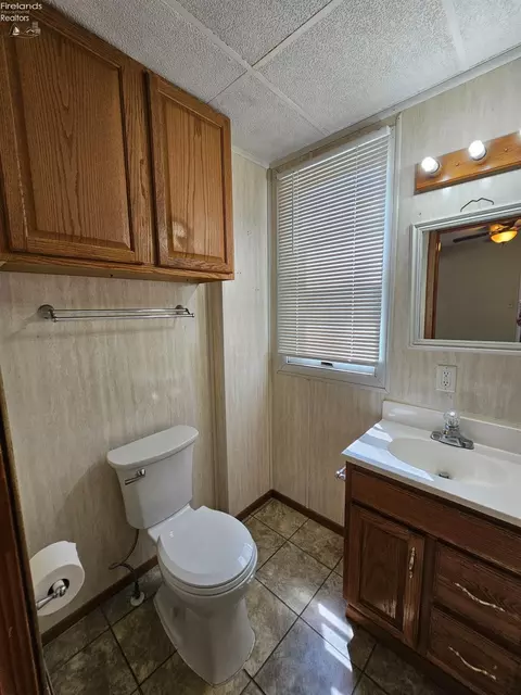 Bath - 201 Brinker St, Bellevue, OH 44811 photo 2 of 2