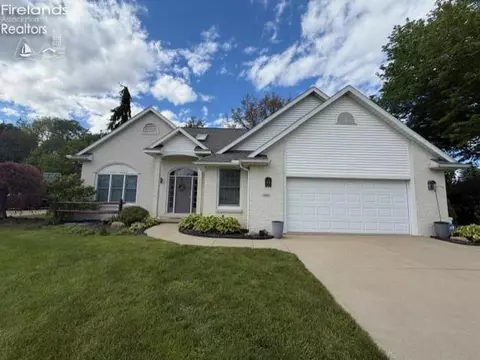148 Springbrook Dr, Fremont, OH 43420