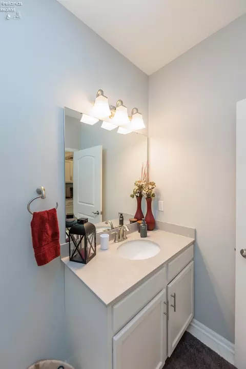 Bath - 6012 Coventry Cir, Huron, OH 44839 photo 2 of 8