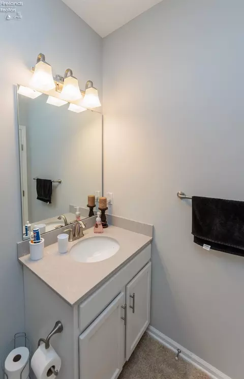 Bath - 6012 Coventry Cir, Huron, OH 44839 photo 4 of 8