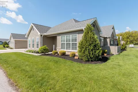 Exterior - 6012 Coventry Cir, Huron, OH 44839 photo 3 of 9