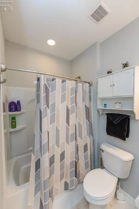Bath - 6012 Coventry Cir, Huron, OH 44839 photo 5 of 8