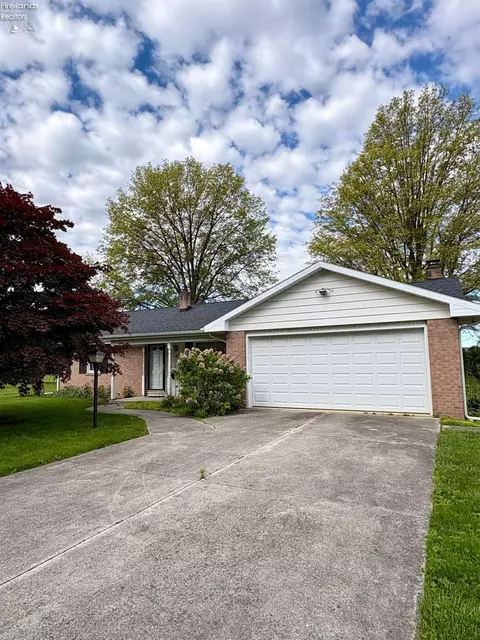 41 Oakwood Dr, Tiffin, OH 44883