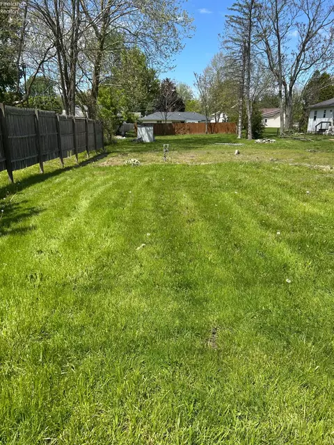 103 3rd St, New London, OH 44851