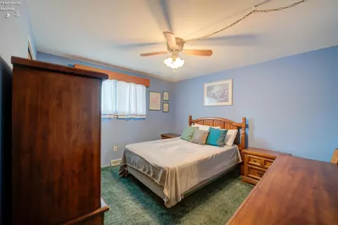 Bedroom - 4700 Willow Ave, Lorain, OH 44055 photo 2 of 4