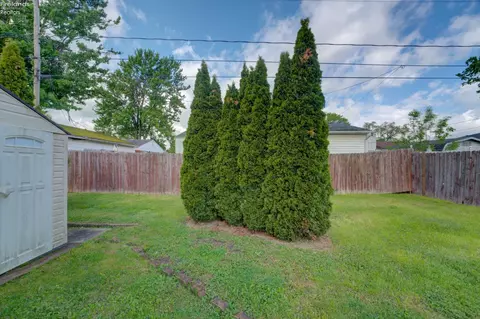 Exterior - 4700 Willow Ave, Lorain, OH 44055 photo 6 of 7