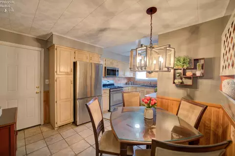 Dining - 4700 Willow Ave, Lorain, OH 44055 photo 3 of 3