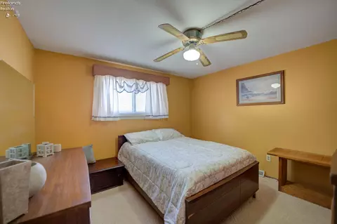 Bedroom - 4700 Willow Ave, Lorain, OH 44055 photo 4 of 4