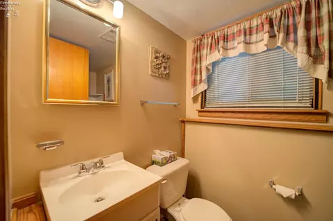 Bath - 4700 Willow Ave, Lorain, OH 44055 photo 2 of 2