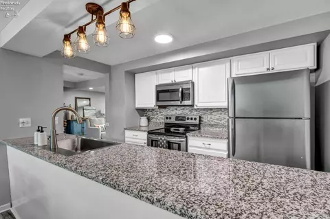 Kitchen - 3616 Turfside Cir #B, Huron, OH 44839 photo 5 of 6
