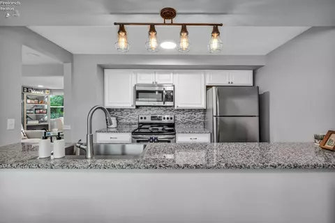 Kitchen - 3616 Turfside Cir #B, Huron, OH 44839 photo 6 of 6