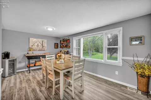 Dining - 3616 Turfside Cir #B, Huron, OH 44839 photo 4 of 5