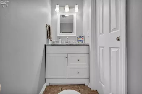 Bath - 3616 Turfside Cir #B, Huron, OH 44839 photo 4 of 5