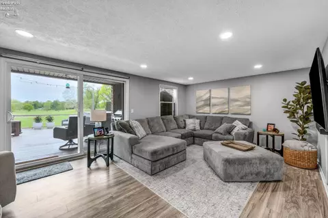 Living - 3616 Turfside Cir #B, Huron, OH 44839 photo 2 of 5