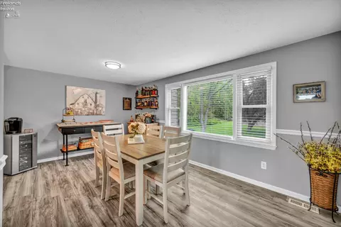 Dining - 3616 Turfside Cir #B, Huron, OH 44839 photo 5 of 5