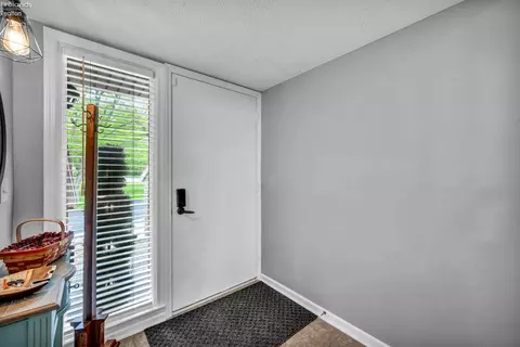 Entry Way - 3616 Turfside Cir #B, Huron, OH 44839 photo 3 of 3