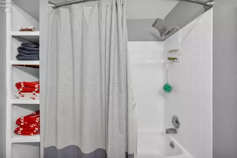 Bath - 3616 Turfside Cir #B, Huron, OH 44839 photo 3 of 5