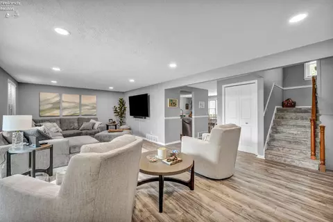 Living - 3616 Turfside Cir #B, Huron, OH 44839 photo 5 of 5