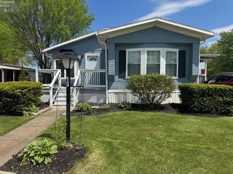 16 E Bass Cir, Lakeside, OH 43440