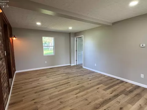 Living - 412 Monroe St, Monroeville, OH 44847 photo 4 of 7