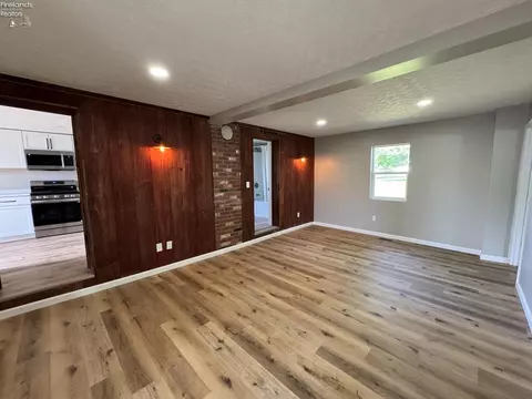 Living - 412 Monroe St, Monroeville, OH 44847 photo 5 of 7